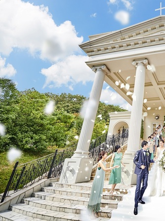 ベイサイド迎賓館 和歌山 セレモニースペース(当館の象徴たるチャペル前の大階段!)画像 1-1