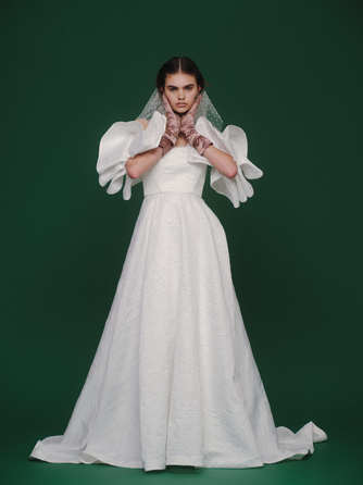 THE TERRACE 弓張の丘ホテル 衣裳1画像 1-1