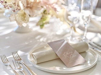 ヴェルミヨンバーグ名古屋 華やかでトレンド感のあるコーディネート画像 1-2