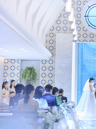 THE MARCUS SQUARE KOBE (ザ マーカススクエア 神戸) チャペル(白と青のコントラストが映えるチャペル)画像 1-1