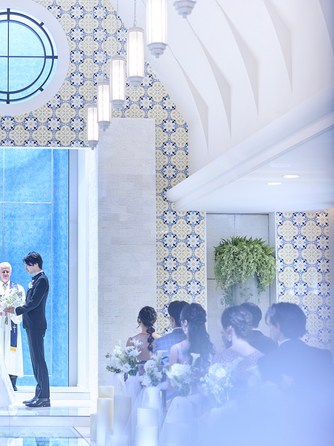 THE MARCUS SQUARE KOBE (ザ マーカススクエア 神戸) チャペル(白と青のコントラストが映えるチャペル)画像 1-2