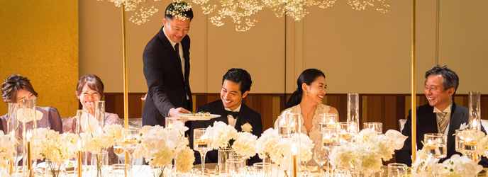 インターコンチネンタルホテル大阪 5種類の桜の木が連なる腰壁が印象的な会場画像 2-1