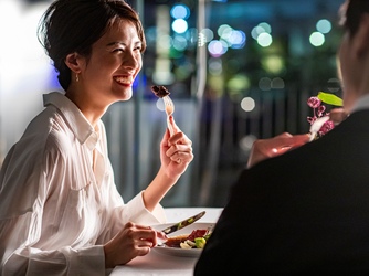 T’SUKI sur la mer(ツキ シュール ラ メール) 夜景が煌めくナイトウエディング画像 2-2