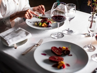 T’SUKI sur la mer(ツキ シュール ラ メール) 夜景が煌めくナイトウエディング画像 2-3