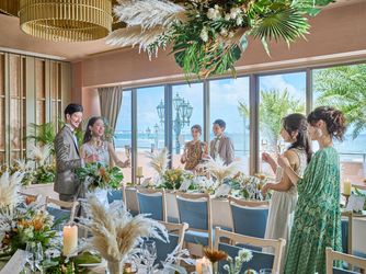 ヴォヤージュ ドゥ ルミエール北谷リゾート：海を眺めながらお料理を愉しむバンケット