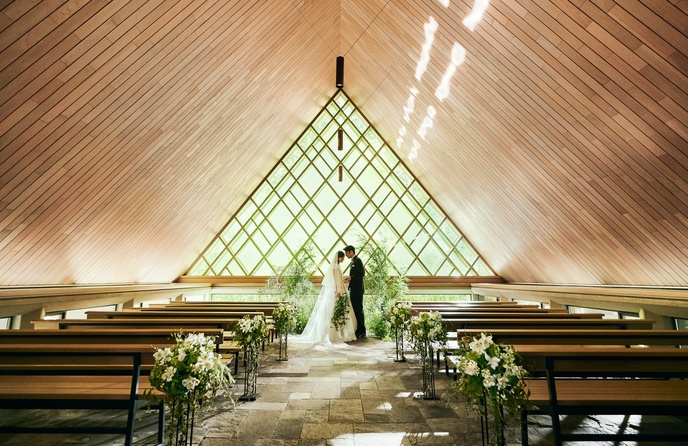 ザ・ガーデンオリエンタル・大阪 チャペル(自然に佇む天井高10mの木と光のチャペル)画像 1