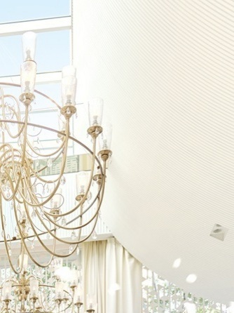 Crevette 名古屋(クルヴェット ナゴヤ) チャペル(光と緑が包む純白チャペル)画像 1-2