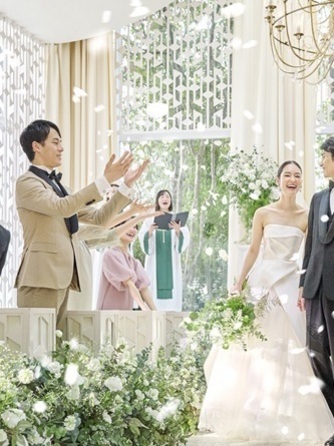 Crevette 名古屋(クルヴェット ナゴヤ) チャペル(光と緑が包む純白チャペル)画像 2-1