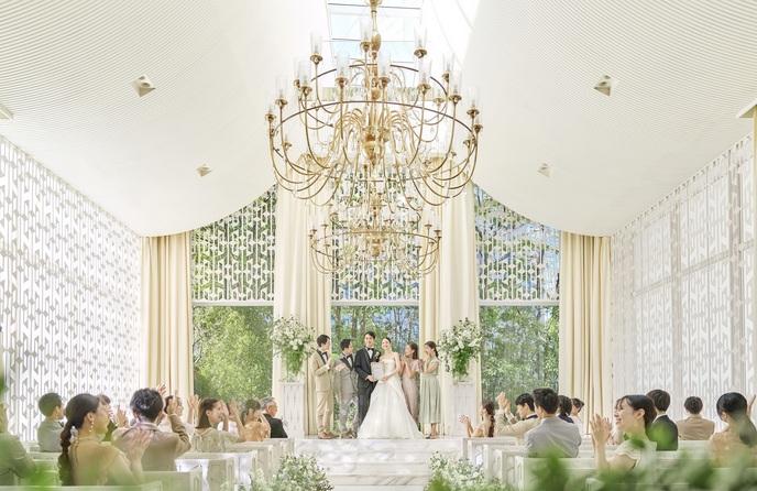 Crevette 名古屋(クルヴェット ナゴヤ) チャペル(光と緑が包む純白チャペル)画像 1