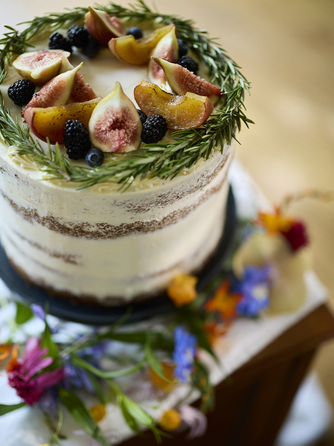 KYUKARUIZAWA KIKYO, Curio Collection by Hilton(元 旧軽井沢ホテル) ふたりらしいオリジナルウェディングケーキ画像 1-2