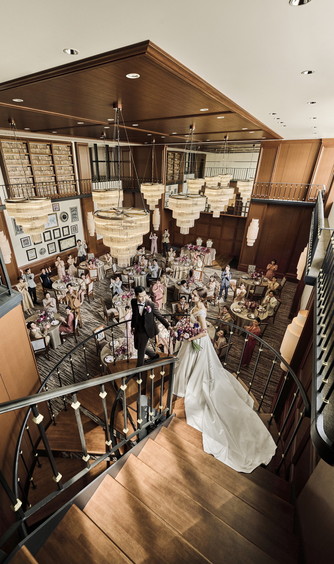 ストリングスホテル NAGOYA オークルーム/螺旋階段とクラシックな内装画像 2-1