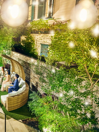 THE SEASONS LANDMARK KOBE KITANO(ザ シーズンズランドマーク 神戸 北野) 大人な雰囲気のナイトウェディング画像 1-2