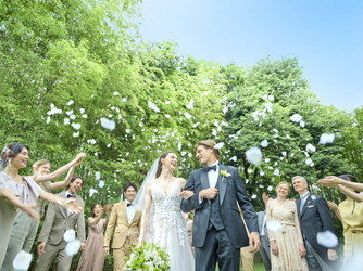 ラヴィス・ヴィラ・スイート セレモニースペース(爽やかな風が吹き抜ける木立の中での挙式)画像 2-2