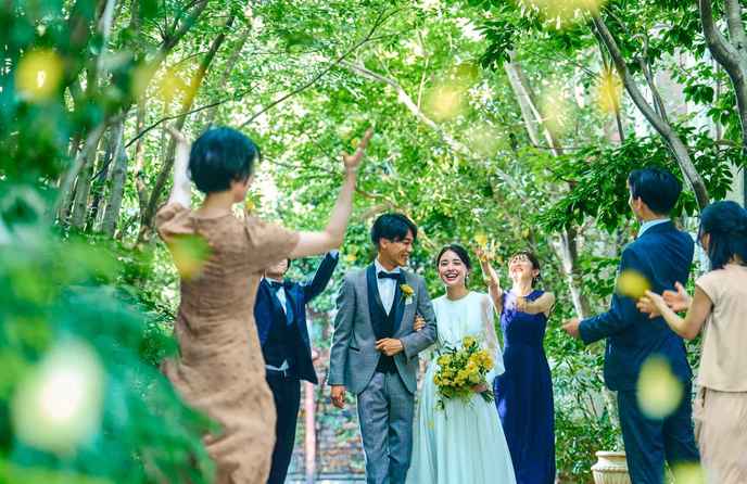 目白の森 メーヤー・ライニンガー 教会(挙式後は豊かな自然の中でフラワーシャワー)画像 2