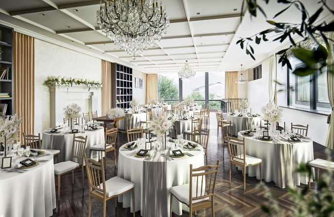 南青山サンタキアラ教会 大きな窓から自然光が射し込む明るい空間画像 1