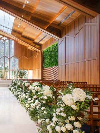 BELLE JARDIN(ベル・ジャルダン) チャペル(天井高13mの陽光注ぐナチュラルチャペル)画像 1-2