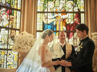 ザ ストリングス 表参道 チャペル(【セントグレース大聖堂】憧れの教会で挙式)画像 2-2