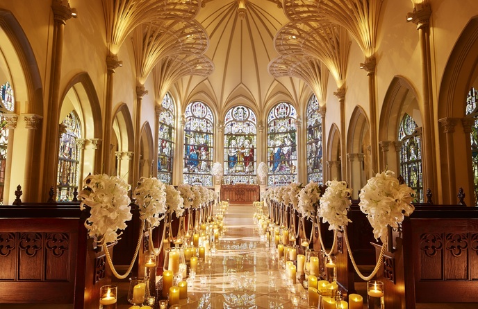 ザ ストリングス 表参道 チャペル(【セントグレース大聖堂】憧れの教会で挙式)画像 1