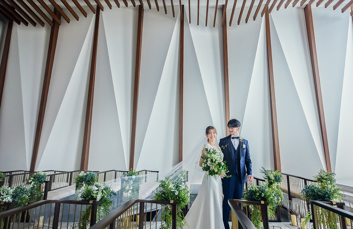 LAZOR GARDEN NAGOYA(ラソール ガーデン・名古屋) チャペル(天井高7mの解放感と自然光が溢れる空間)画像 1