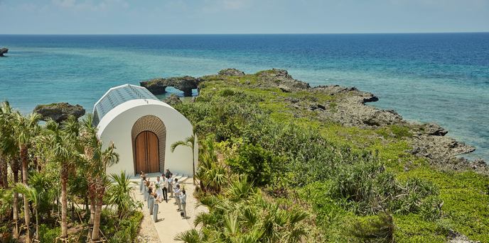 瀬良垣島教会／アールイズ・ウエディング：360℃海に囲まれた瀬良垣島の大自然が包み込む絶景チャペル