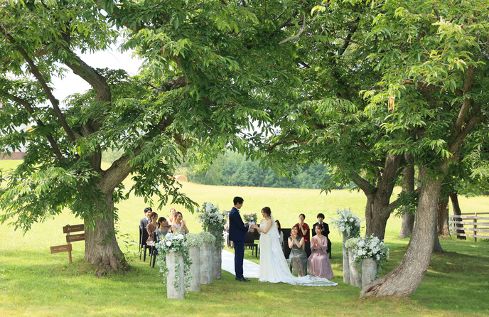 イルムの丘 セント・マーガレット教会 セレモニースペース(ガーデン挙式)画像 1