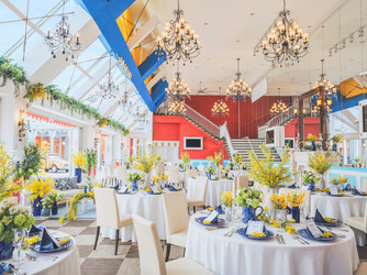 ウエディング ファンタジア 自然光が入るアットホームな披露宴会場画像 2-1