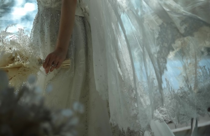 ヴォヤージュ ドゥ ルミエール北谷リゾート チャペル(一面の窓から降り注ぐ光に包まれるチャペル)画像 2