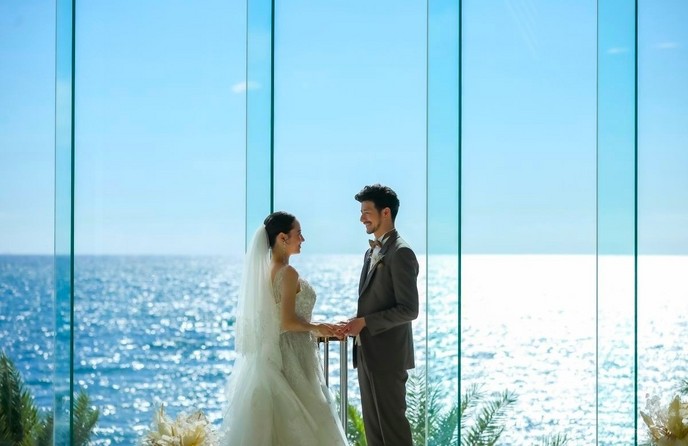 ヴォヤージュ ドゥ ルミエール北谷リゾート チャペル(純白の花嫁が主役☆*デザイナーズチャペル)画像 1