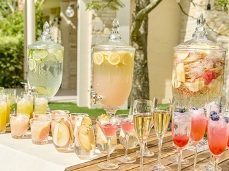 ARBRE ORANGE(アーブルオランジュ) チャペル(青空の下、笑顔溢れるアフターセレモニー)画像 2-2