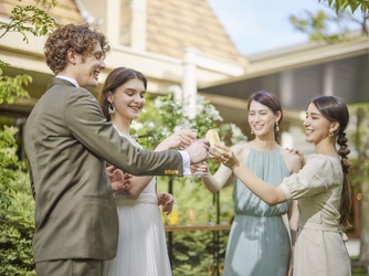 ARBRE ORANGE(アーブルオランジュ) チャペル(青空の下、笑顔溢れるアフターセレモニー)画像 2-3