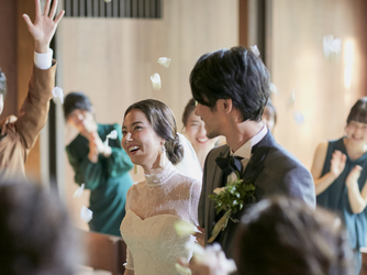 ザ グランダブリュー 水戸(THE GRAND W MITO) チャペル(光溢れる透明なステンドグラスと木の調和)画像 2-3