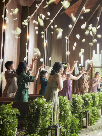 ザ グランダブリュー 水戸(THE GRAND W MITO) チャペル(光溢れる透明なステンドグラスと木の調和)画像 1-1