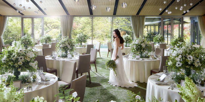 ザ グランダブリュー 水戸(THE GRAND W MITO) 光差し込む、庭園を臨むパーティ会場画像 1