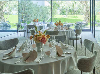 室町ギャラリーハウス 屋内外が繋がる開放的で洗練された館内画像 2-3