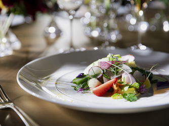 東郷神社・ルアール東郷 両面から自然光が差し込む緑溢れる会場画像 2-3