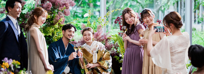 東郷神社・ルアール東郷 両面から自然光が差し込む 緑溢れる会場画像 2-1