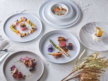 L2126 静かな水音に包まれる神秘的なチャペル画像 2-5