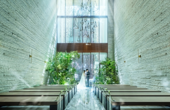 L2126 静かな水音に包まれる神秘的なチャペル画像 1