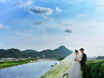 長良川清流ホテル チャペル(ガラス張りの天井から光が降り注ぐチャペル)画像 2-3