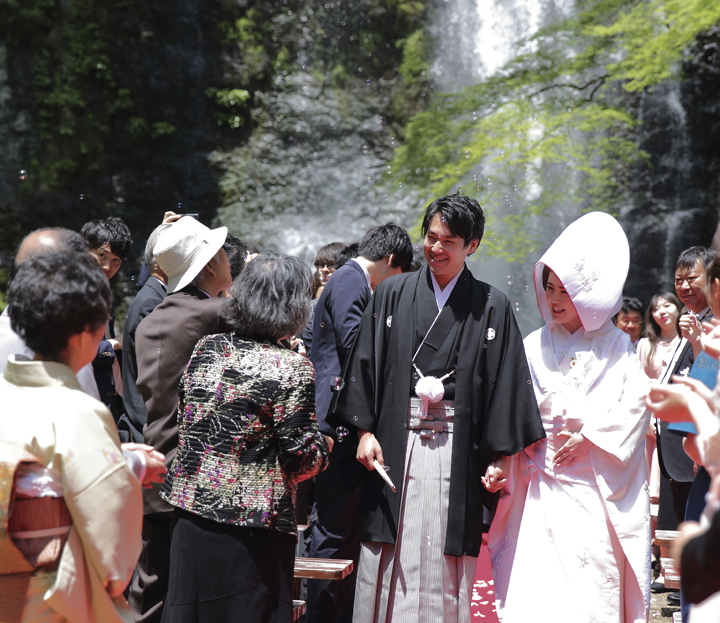 結婚式実例in大阪府 ふたりの思い出の地で多くの人に祝福されました ゼクシィ