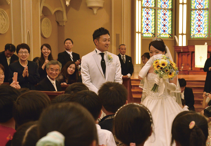 結婚式実例in新潟県 内緒で集まってくれた教え子の祝福が嬉しくて ゼクシィ