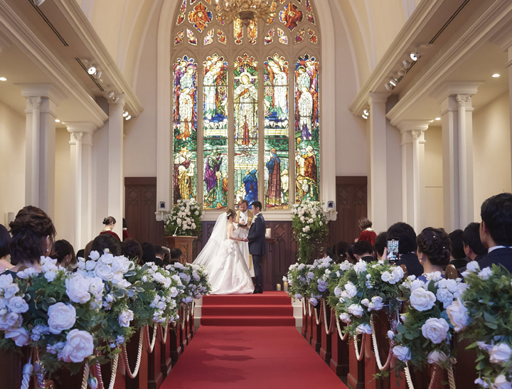 結婚式実例in千葉県 ステンドグラスの光に包まれる感覚は特別でした ゼクシィ