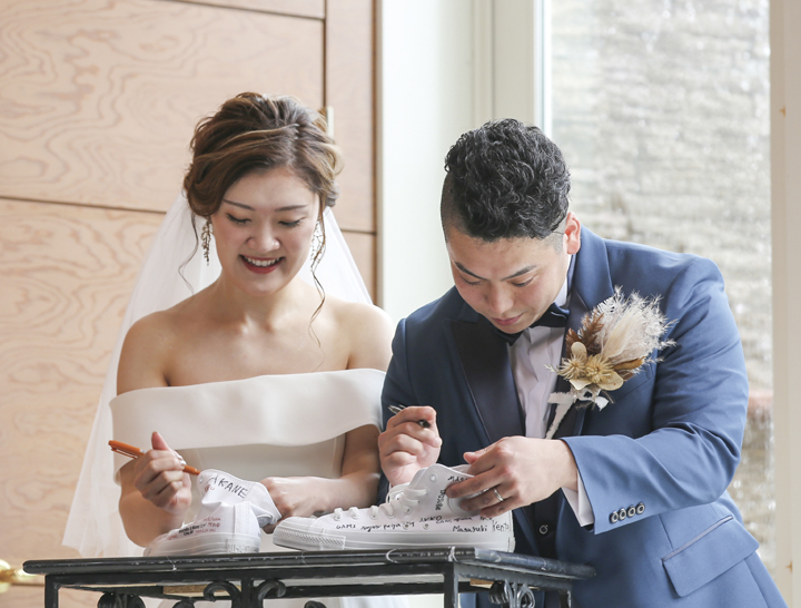 結婚 式 スニーカー ゲスト