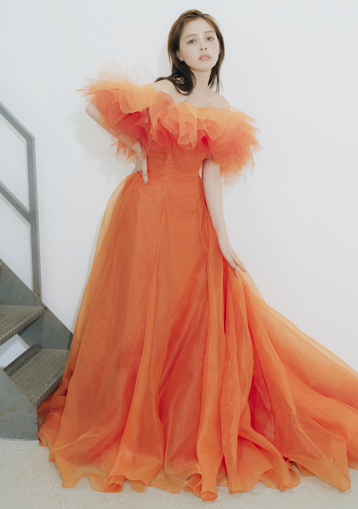 オレンジのドレス
