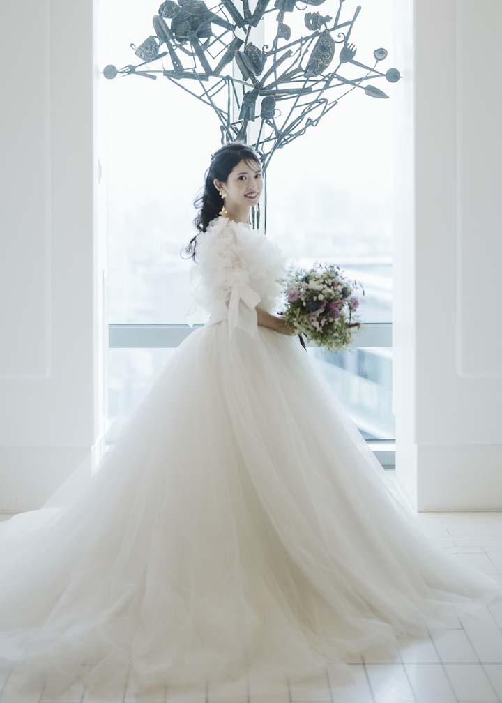 結婚式　花嫁　ウエディングドレス　プリンセスライン　ふわふわ　チュール　最新　トレンド