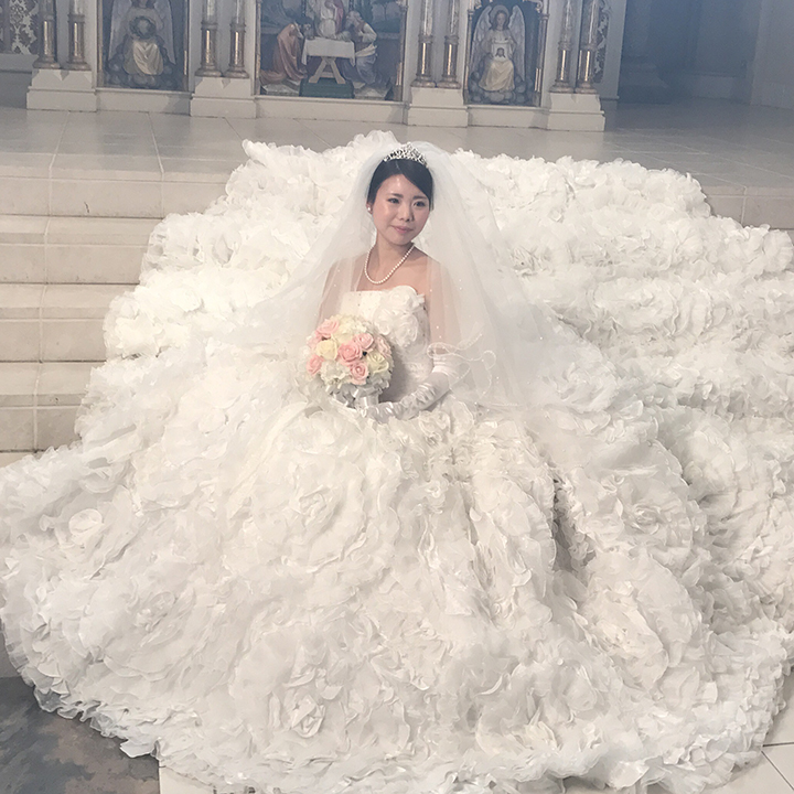 通販特価LoveryWedding美しいロングトレーンの高級ウエディングドレス9号11号13号M~LLサイズ編上げ調節可能☆送料無料 Aラインタイプ