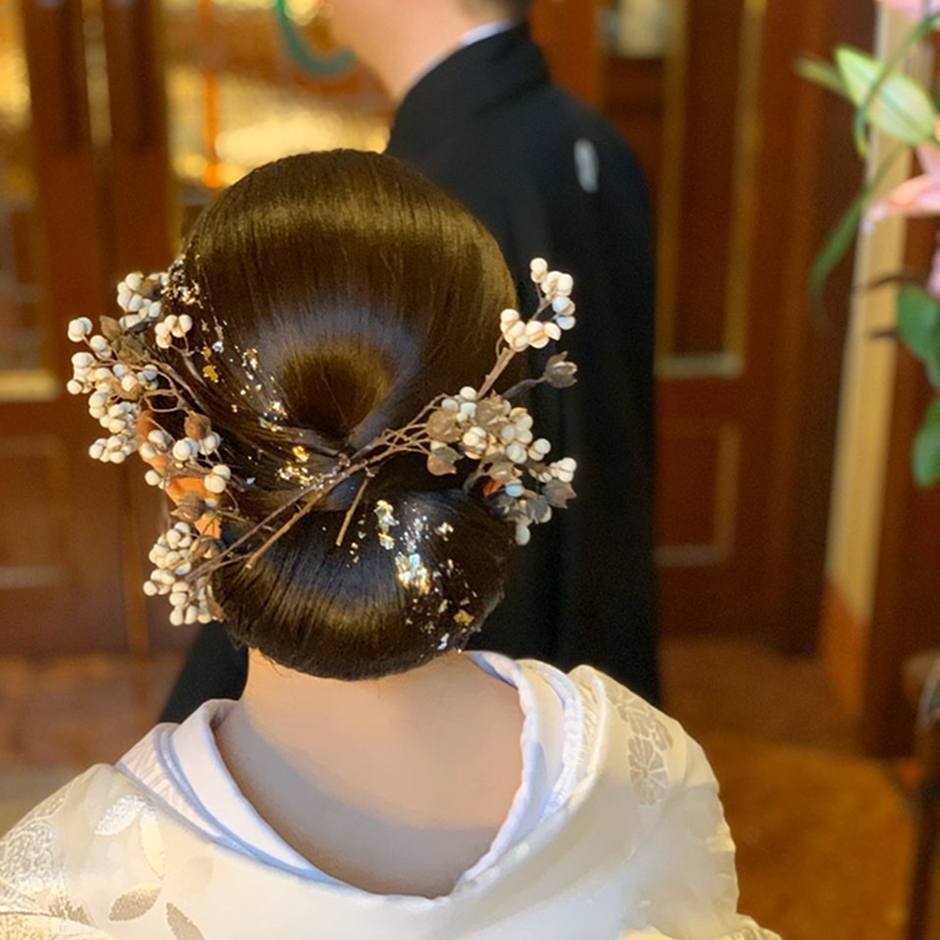 金箔 #玉かんざしetc. 和装花嫁の最新ヘアコーデ実例8｜ゼクシィ