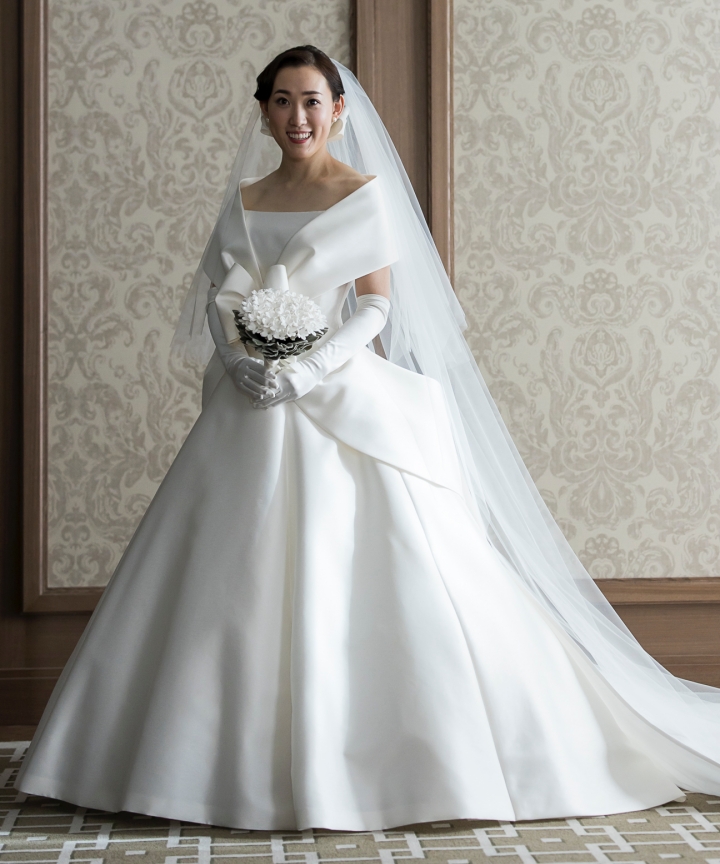 プリンセスライン高級  上品 クラシカル ウェディングドレス 披露宴  結婚式ドレス437