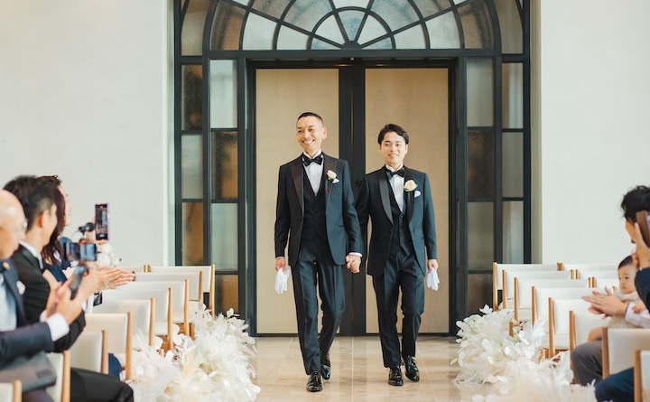 同性カップルの結婚式の写真