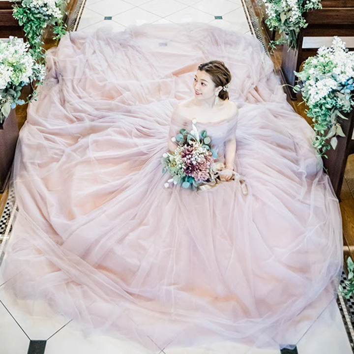 ピンクドレスの花嫁